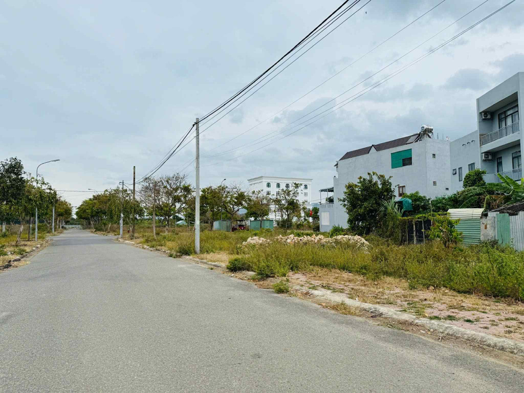 Bán đất 103.1m² ngang 5.2m giá 2.45 tỷ Phường Tam Long