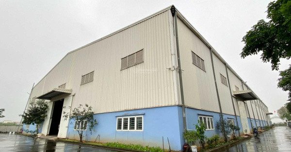 Cho thuê kho Xưởng 2600m2 ngay KCN Tam Phước Biên Hoà - pháp lý chuẩn, có trạm điện xiêu lớn 5000KVA. Giá chỉ 200tr/tháng.