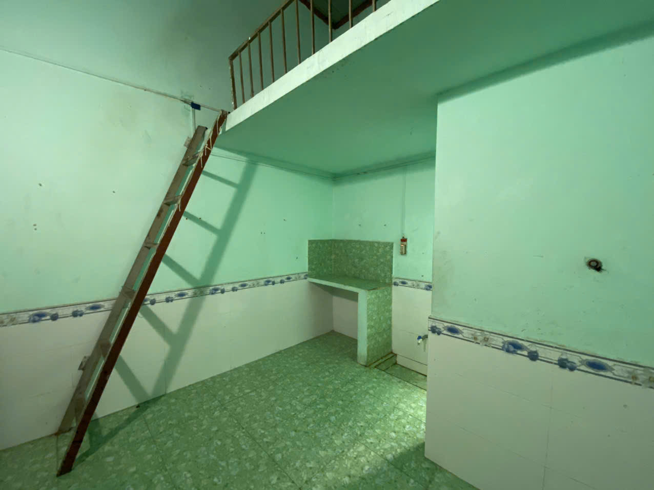CHÍNH CHỦ CHO THUÊ PHÒNG: Gần ngã 3 Thái Lan, sau quán Dê Cúc Phương.