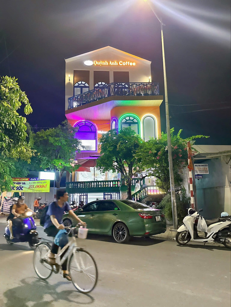 Nhà 4 tầng mặt tiền phạm sơn khai đường thông xuống bờ hồ búng sáng