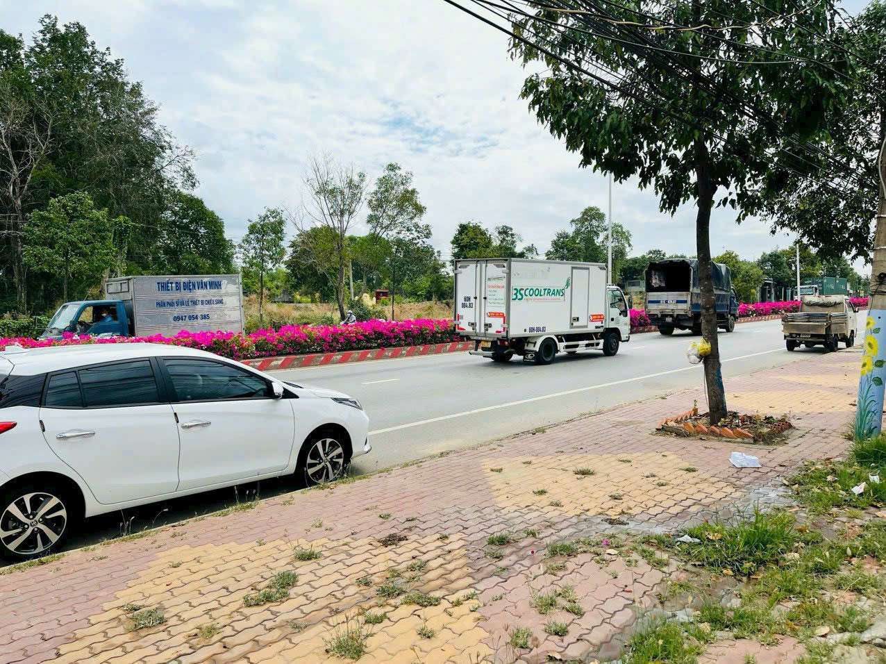 BAN NHA TAN AN