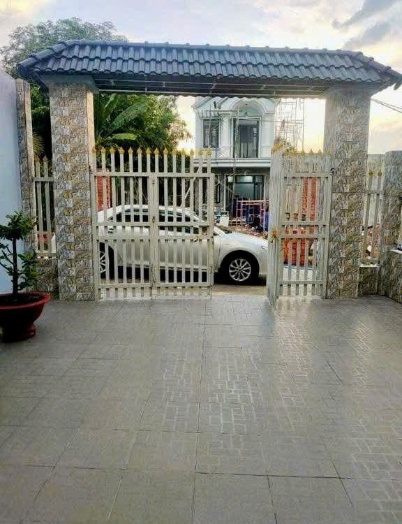 Nhà trệt lầu mái thái đẹp Tân An