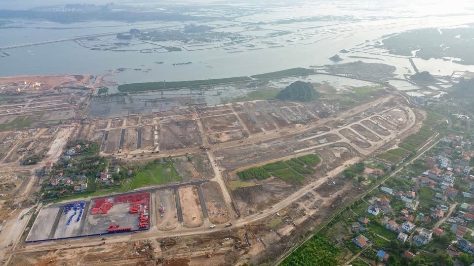 3,5 TỶ SỞ HỮU NGAY LÔ ĐẤT VEN VỊNH TẠI VỊNH THIÊN ĐƯỜNG NHIỆT ĐỚI 1 dự án Vinhomes Hạ Long Xanh