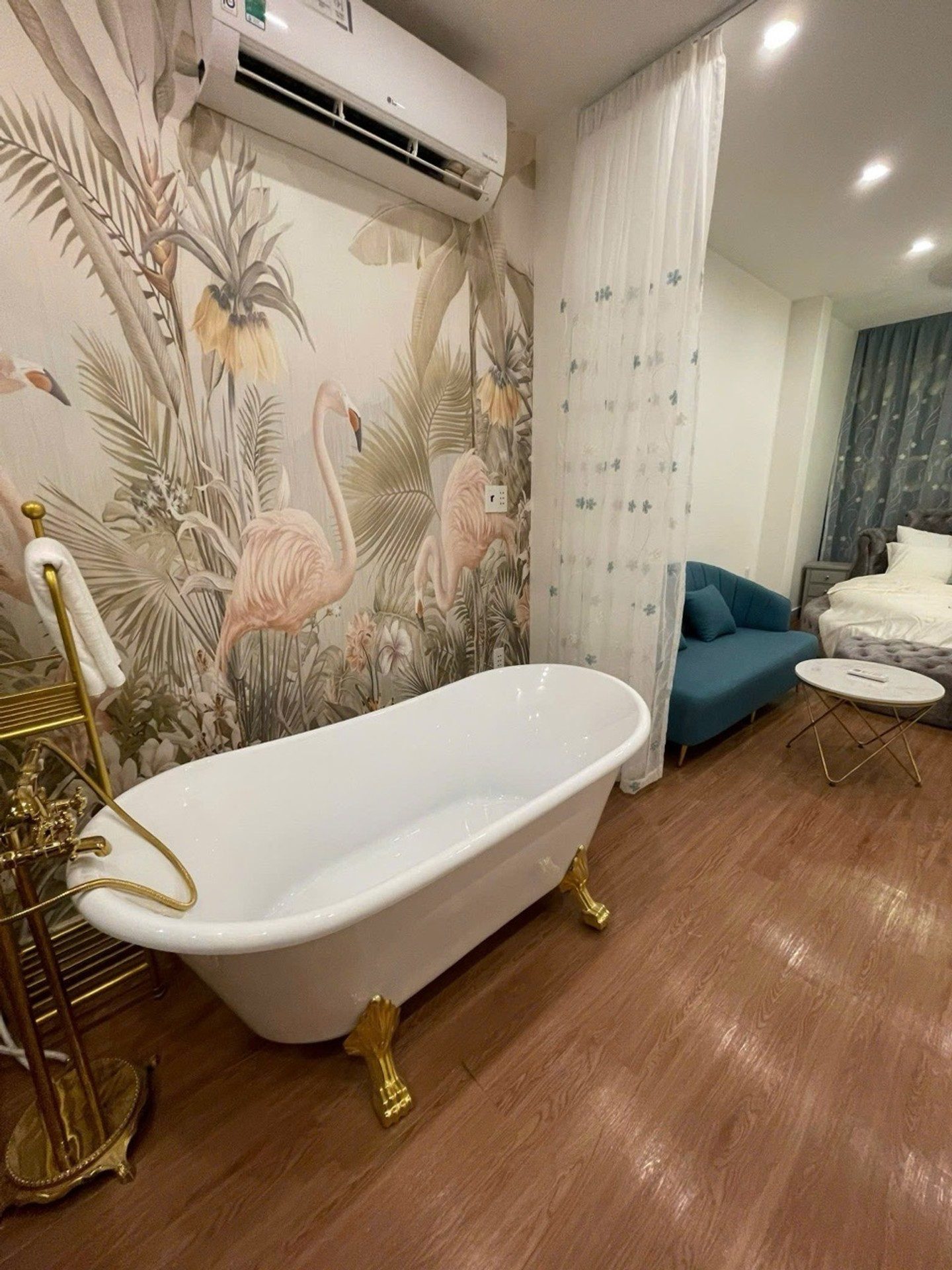 111 Bán CHDV - 8 Tầng Hẻm ôtô Thông, DT: 300m² thổ cư 285m² giá 98 tỷ tại Phường Tân Bình TP. Hồ Chí Minh