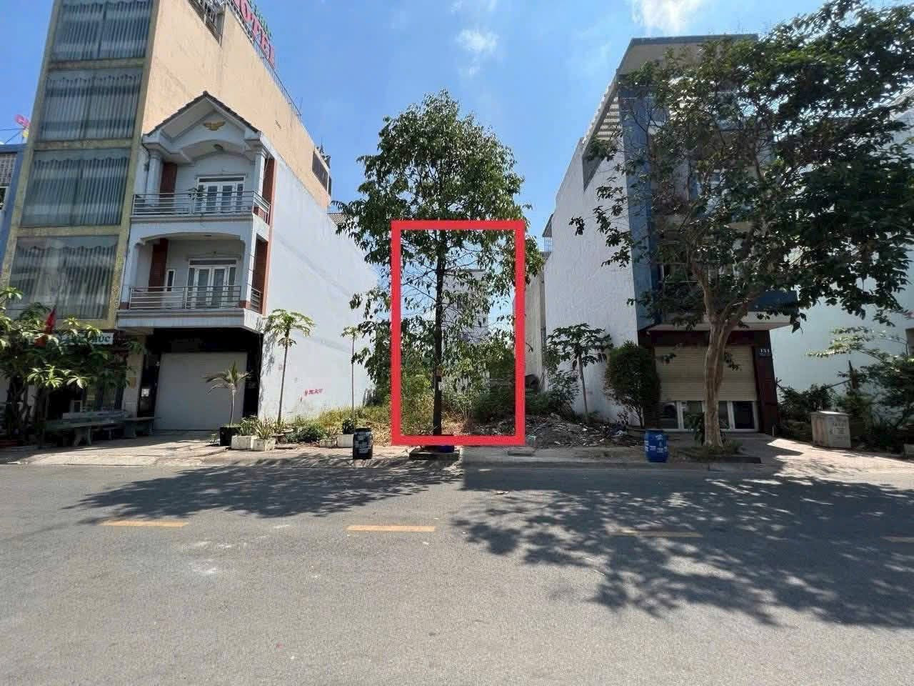 Bán đất gần Siêu thị Go dĩ an