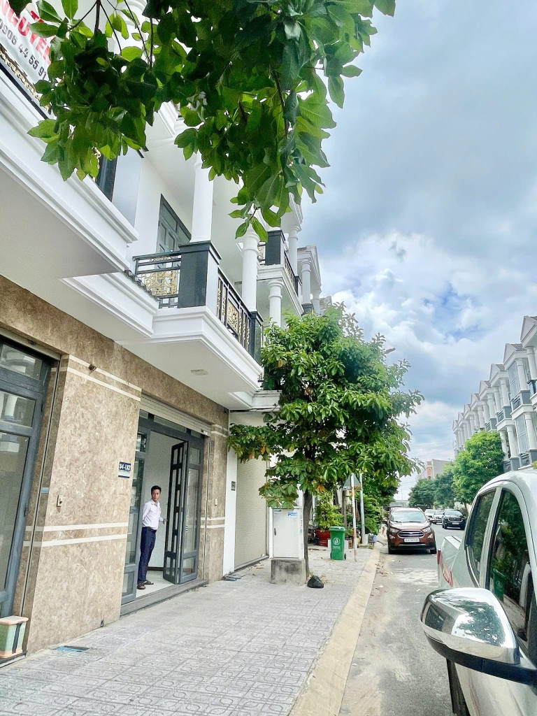 NHÀ ĐẸP - GIÁ RẺ 🔥 2TY68 SỞ HỮU NGAY CHO MÌNH NHÀ ĐẸP - SHR ĐÃ HOÀN CÔNG, KHU VỰC AN NINH ĐẦY ĐỦ TIỆN ÍCH