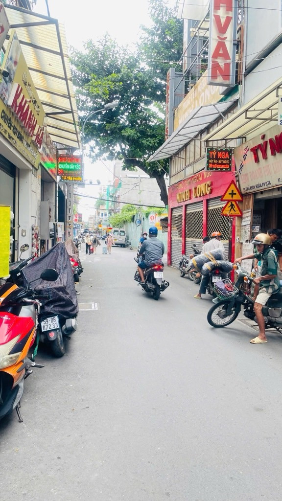 Bán nhà mặt tiền 6 Tầng, Đường 10m , giá 13.5 tỷ Phường 8 , Tân Bình.