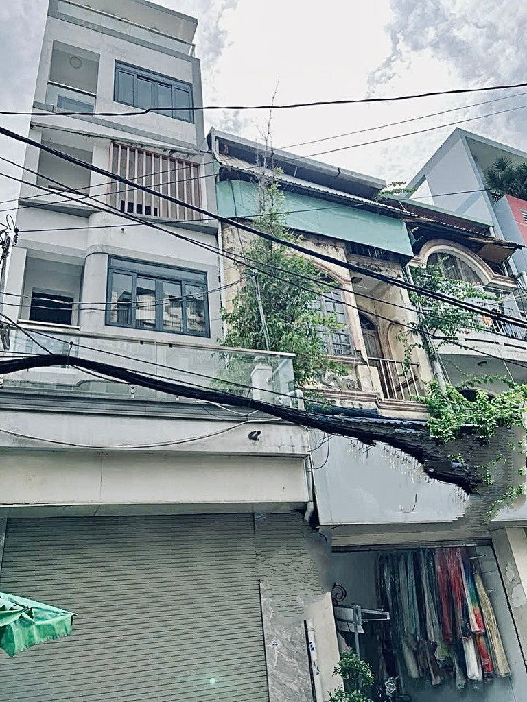 Bán nhà 6 Tầng Mặt Tiền Đông Hồ p8 Tân Bình