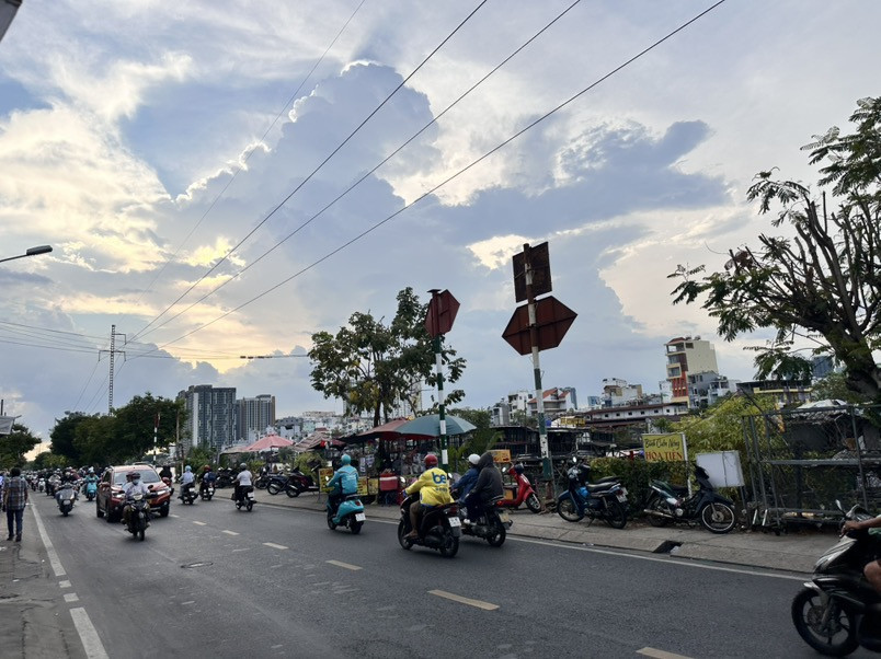 Bán nhà Trần Xuân Soạn (xe hơi đậu cửa); 3.5x11m; nhà 2 mặt hẻm; sổ hồng; 4,5 tỷ