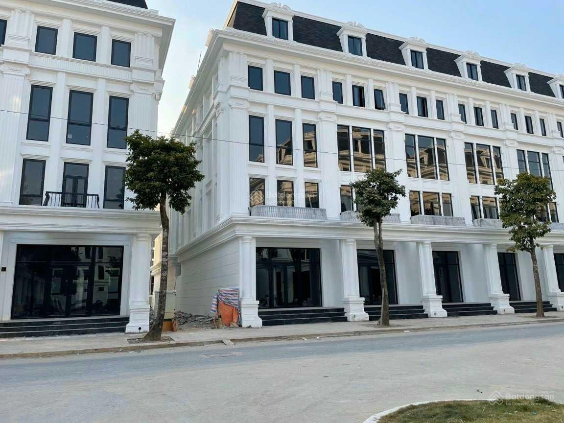 Bán Shophouse Louis City Hoàng Mai, Căn góc , 150m2 giá 180 triệu/m2