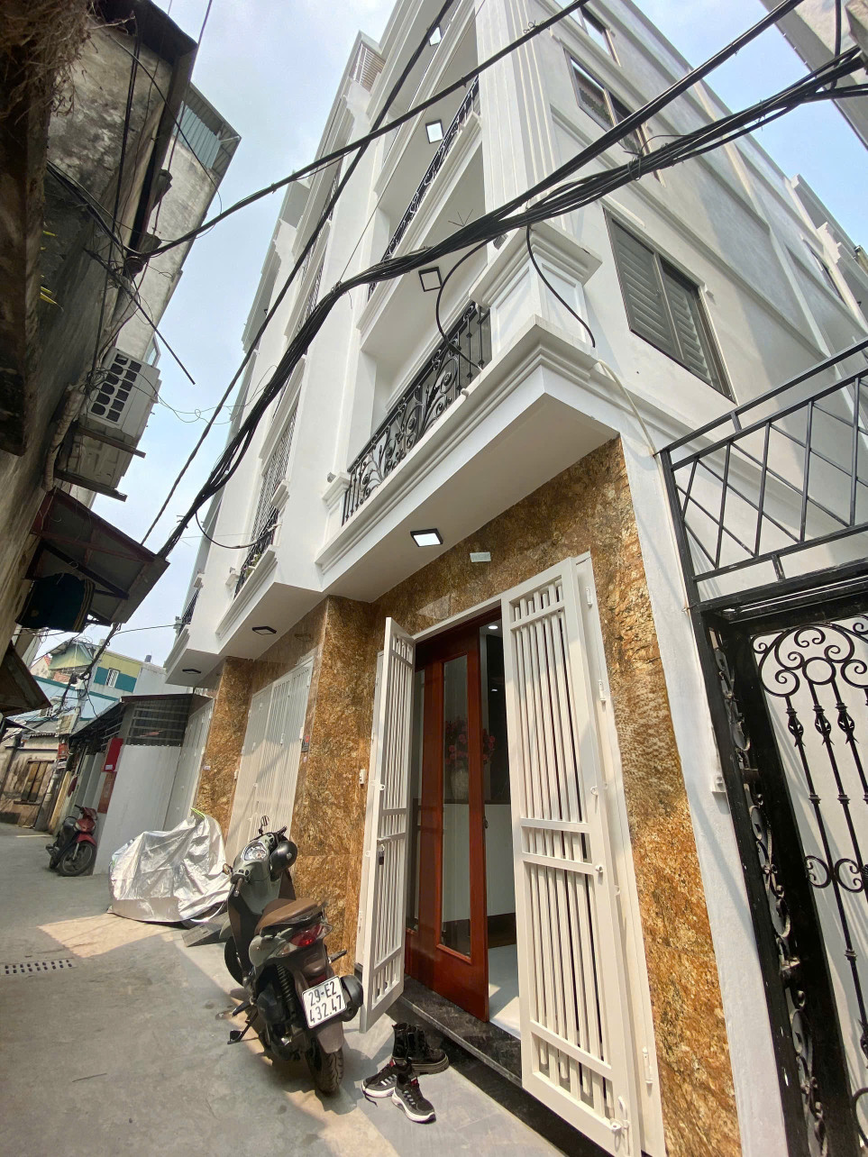 Cho thuê nhà Lô góc + mới ngõ 143 Nguyễn Chính 5 tầng x 33m2, 4 ngủ, 15 Triệu (có thương lượng)