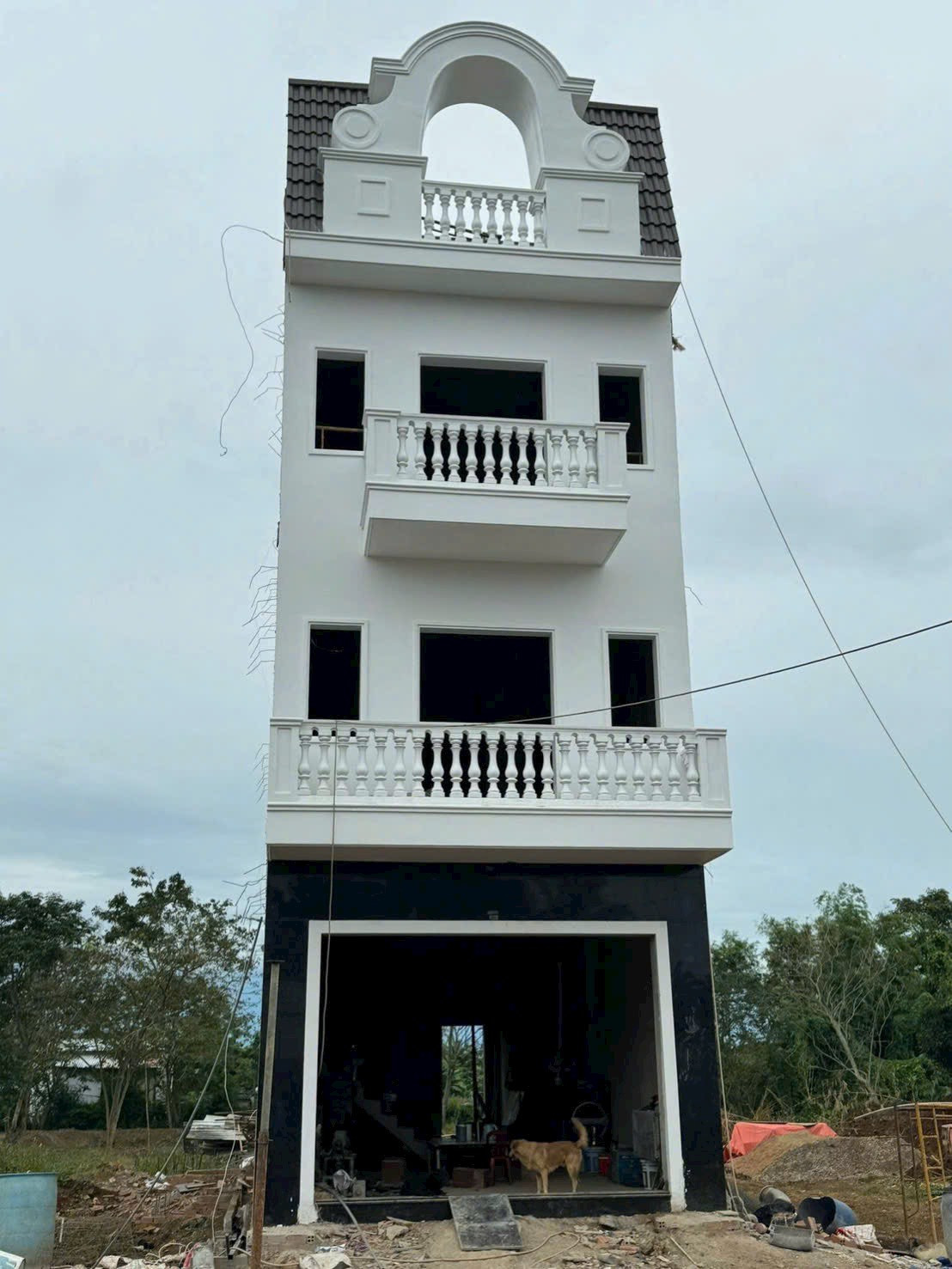 🏦Bán nhà 1 Trệt 2 lầu 4 phòng ngủ
📐Diện tích 2266.6m2 có 300m2 thổ
📏Mặt tiền 37m
✨✨Mặt tiền DT765, khu dân cư hiện hữu, kinh doanh phòng trọ, kho bãi, quán nhậu gì cũng làm được
Giá 💵10.5 tỷ
Sổ đỏ chính chủ
LH 0932709767