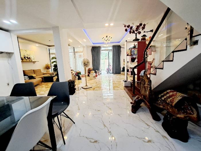 Biệt thự Tân phong quận 7 , 145m2 , 3 tầng giá 16.2ty