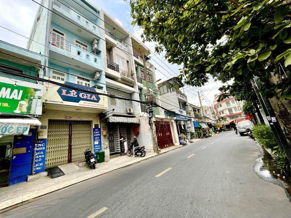Nhà 4 Tầng - DT: 176m² - ngang 8m giá 19.5 tỷ Phường Phú Trung, Tân Phú.