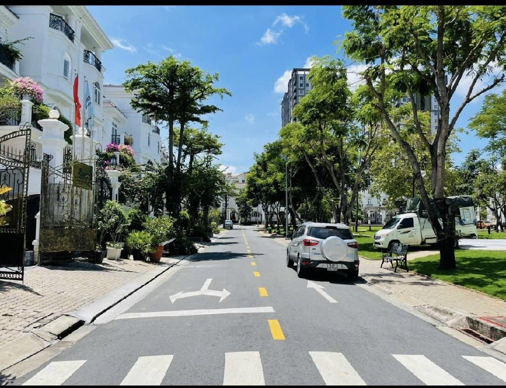 Bán nhà biệt thự 5 tầng 10×22m220m² Phường Tân Phú Quận 7
