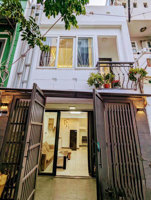 Bán nhà Huỳnh Tấn Phát (liền kề Phú Mỹ Hưng); 30m2; sổ hồng bao sang tên