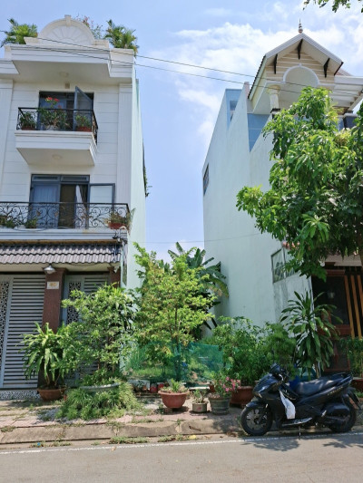 Bán đất ở đô thị PHÂN LÔ đường 10M Q9, Phân lô 5mx25m, phù hợp xây nhà cao tầng để ở hoặc CHDV cho thuê giá cao.