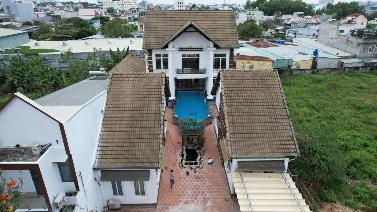 Bán biệt thự lớn Đường 179  Hoàng Hữu Nam. Siu đẹp có hồ bơi