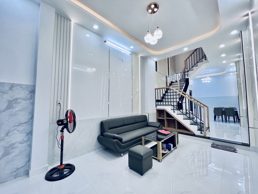 Bán nhà 3 Tầng HXH Phạm Văn Bạch p15 Tân Bình