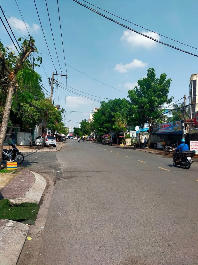 Bán nhà mặt tiền 2 tầng trần thái tông p15 tân bình