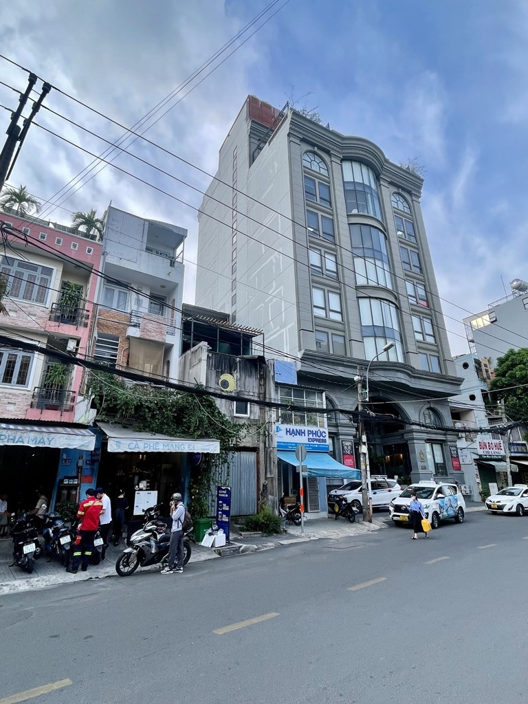 Mặt Tiền Đường Bạch Đằng - Nhà 4 Tầng - DT : 4x27,5= 110m²  giá 30 tỷ Phường 2 , Tân Bình.
