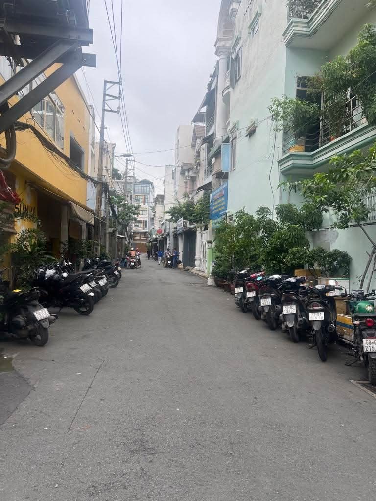 Bán nhà 2 Tầng, Hẻm ôtô Thông, DT: 139m² full thổ cư ngang 5,9m giá 23.9 tỷ tại Phường Tân Sơn Nhất
