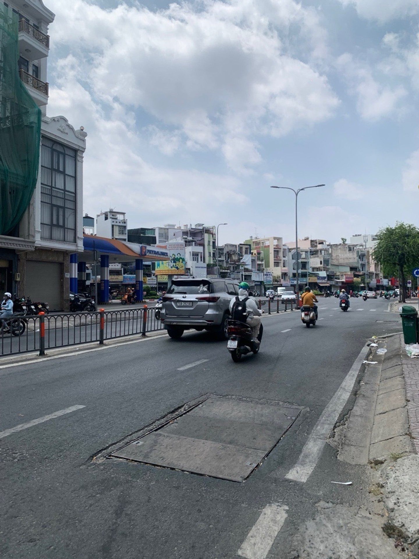 Bán nhà 360m² 15×24m² giá 100 tỷ  Phường Tân Sơn Nhất