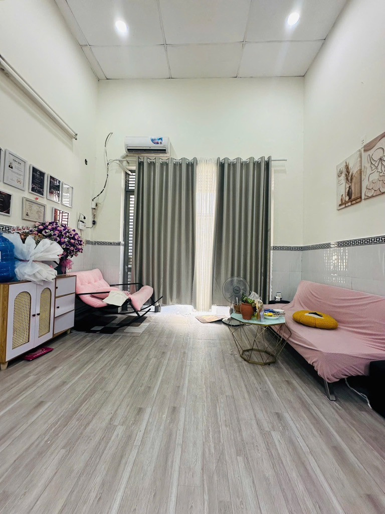 🏠 BÁN NHÀ - 2/ ĐƯỜNG NGUYỄN CỬU ĐÀM - F. TÂN SƠN NHÌ- Q.TÂN PHÚ 💎 Sổ Hồng Riêng vuông vức 💎 Đường nhựa 5 m Thích hợp để ở, làm văn phòng hoặc cho thuê,... 🌼 Diện Tích: 4,0 m x 11 m  💕 🌼 Bán Giá : 4 tỷ 780 triệu   💕 🌈 Kết cấu: Nhà 1 Trệt , 1 Lửng , 2 Toile