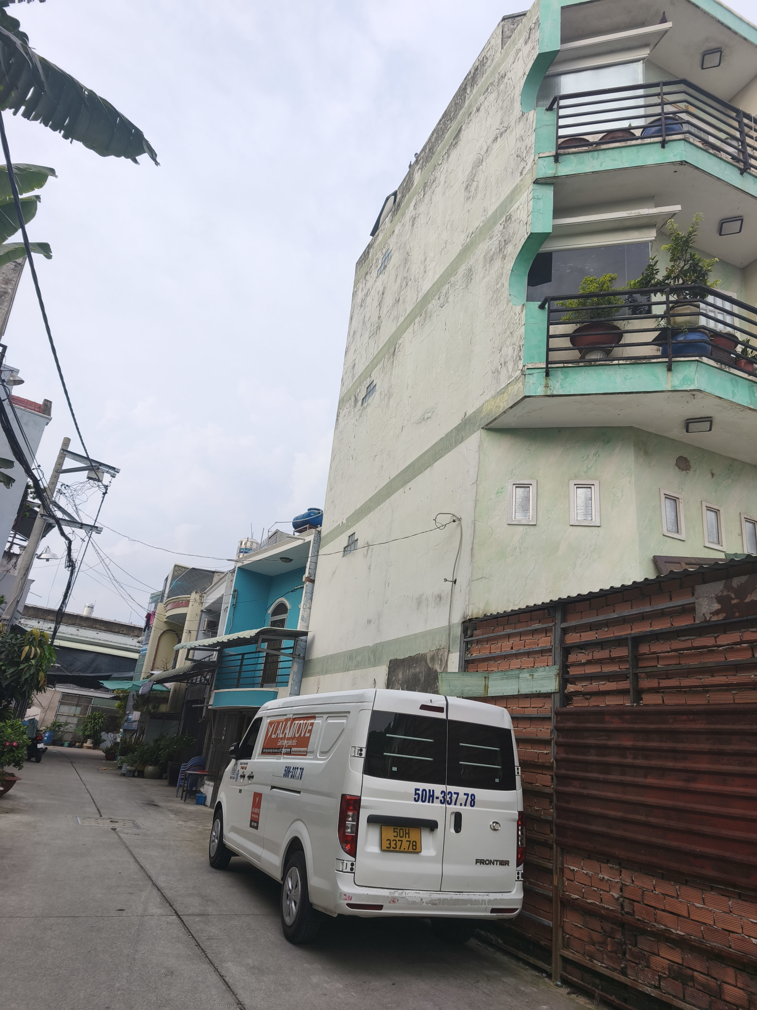 Bán nhà ngay vòng xoay An lạc, hẻm xe hơi thông.