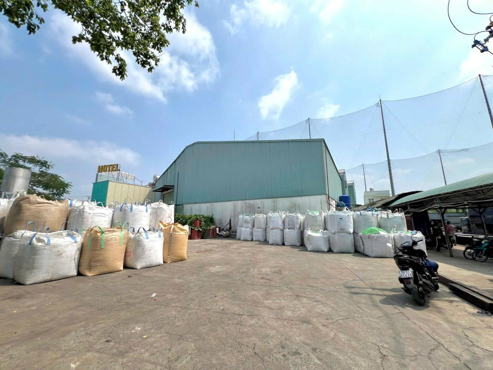 BÁN ĐẤT MẶT TIỀN VÕ TRẦN CHÍ BÌNH TÂN 8500M2 320 TỶ THỔ CƯ 6300M2 DÒNG TIỀN 4 TỶ NĂM