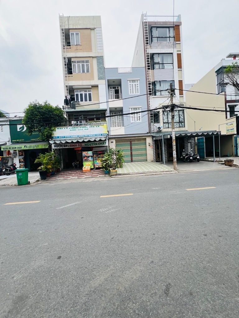 Bán nhà 90m² full thổ cư ngang 5m giá 12.9 tỷ tại Phường Tân Tạo