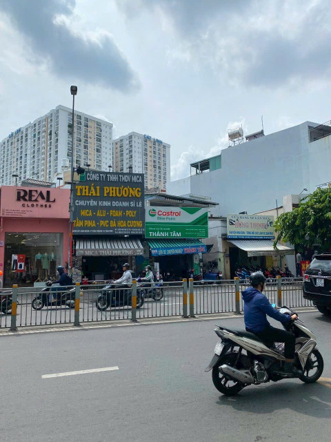 Bán nhà 2mt trước sau Lũy bán Bích. Kd sầm uất