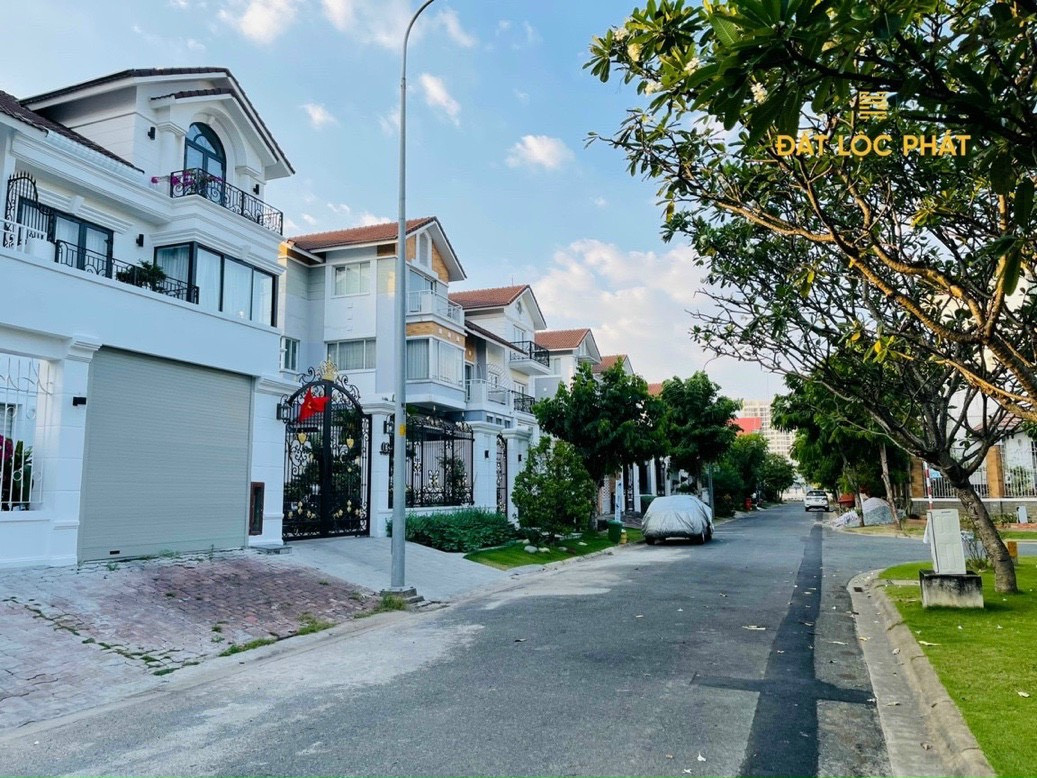 BDS  HVL CHÁN LẮM RỒI ! BÁN GẤP VILLA 12x24M KDC NAM PHÚ CHỈ 31 TỈ