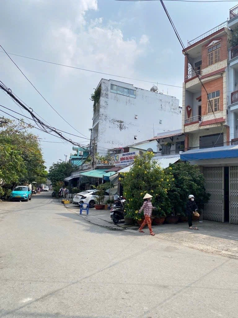 Nhà 2 tầng cách Q4 400m, cách HXH 30m; 45m2 tặng nội thất cao cấp; không quy hoạch