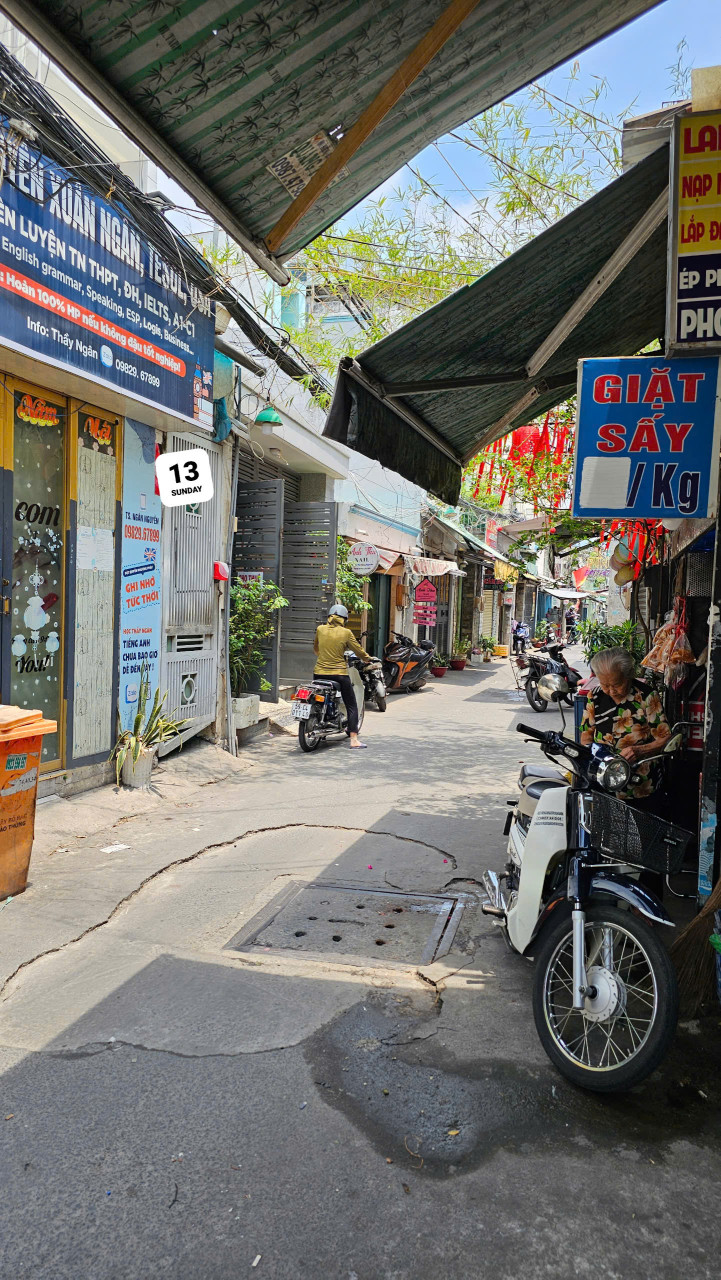 HẺM XE HƠI 
HUỲNH TẤN PHÁT Q7
NGANG 5 DÀI 22 M 
CÓ 70 TRIỆU M2