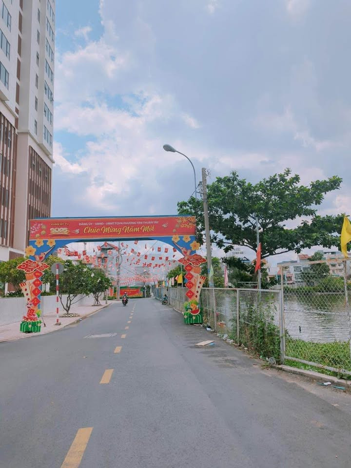 BÁN DÃY TRỌ - HẺM XE TẢI - DT: 6.2M x 21(125M2) – NGUYỄN VĂN LINH – QUẬN 7 – GIÁ 13.6 TỶ