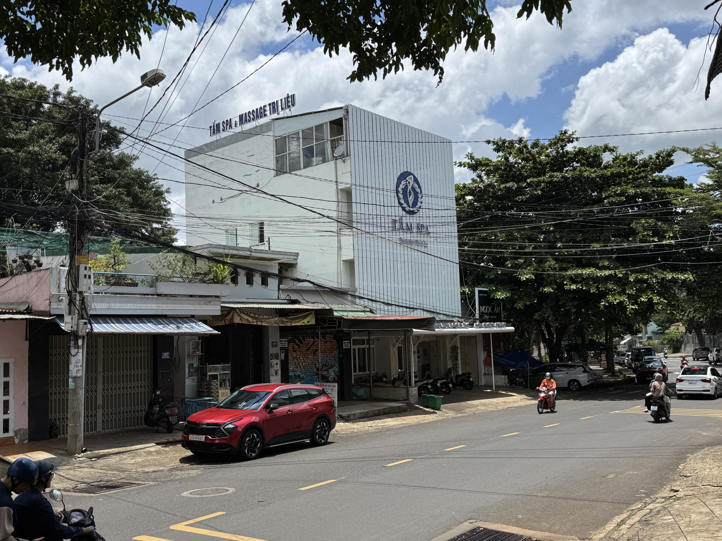 Bán nhà 135.5m² ngang 8.9m giá 15.5 tỷ tại Phường Tân Tiến Thành phố Buôn Ma Thuột