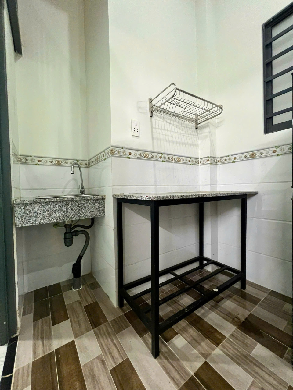 BDS HVL NC- CẦN BÁN NHÀ CHDV 4 TẦNG HẺM ĐƯỜNG NHÁNH LÊ VĂN VIỆT, THU NHẬP 75TR/TH