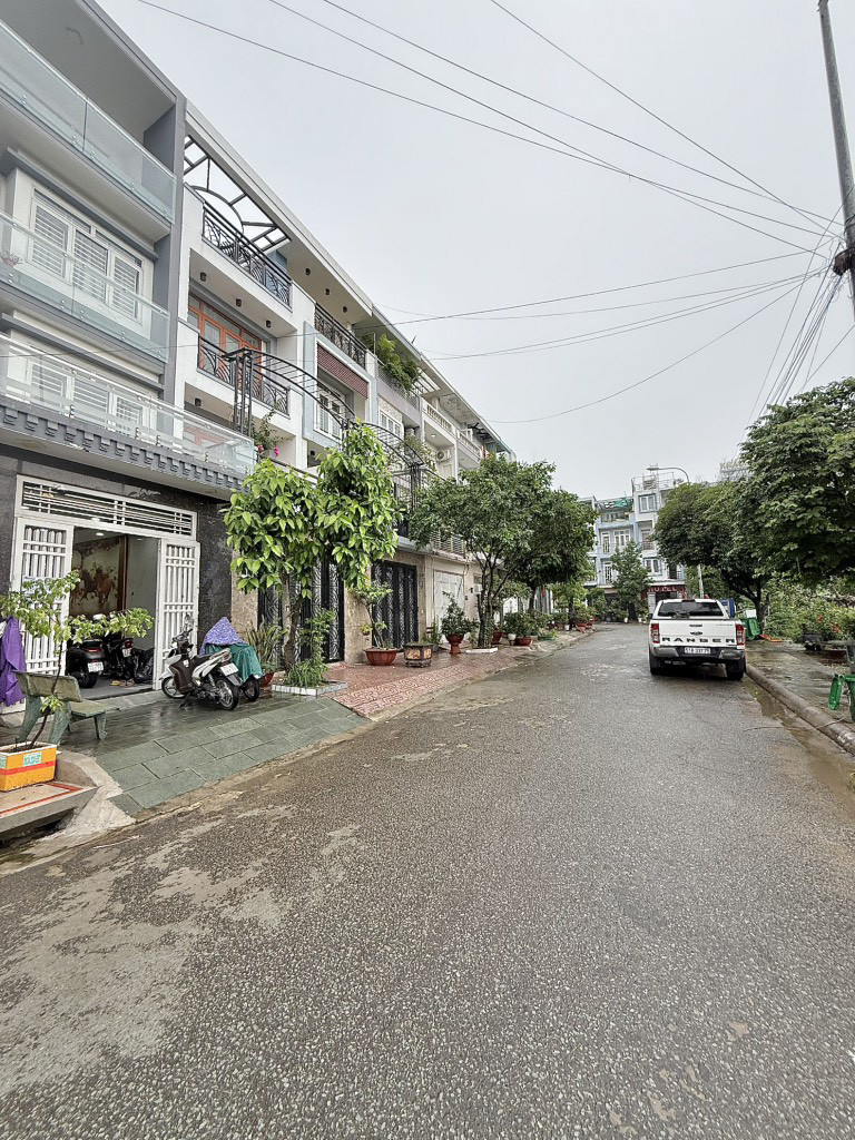 BÁN NHÀ 4 TẦNG MẶT TIỀN ĐƯỜNG 447B LÊ VĂN VIỆT – 7 PHÒNG CHO THUÊ, THU NHẬP TRÊN 25 TRIỆU/THÁNG