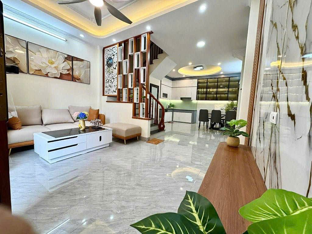 Chính Chủ cần tiền Nhà gần Quận Uỷ Bắc Từ Liêm gần 50m2, 5 tầng, 7.1 tỷ, mặt tiền gần 5m