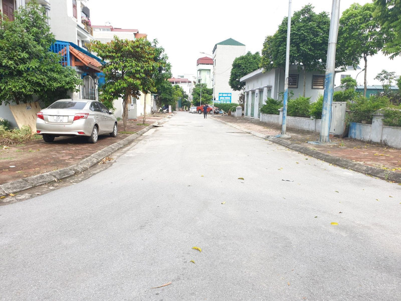 Bán đất tại Vũ Xuân Thiều, lô góc vị trí vàng 49 tỷ, 200m2, mặt tiền 14m đường ô tô tải tránh