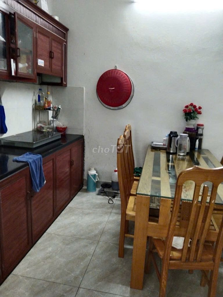 Cho thuê nhà 160m2, đường Nguyễn Văn Linh, Thạch Bàn, Long Biên