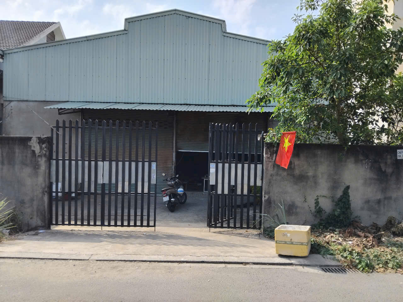 Bán nhà xưởng (15x50) HXT đường Thạnh Lộc 41, Quận 12 (ngay cầu Năm Bậu)