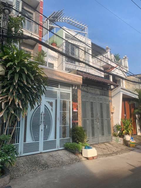 🆘Bán Nhà Thạnh Lộc 19 60m2- 3 tầng  4PN- Sân Thượng Trước Sau- HXT Chỉ 2,57 tỷ💵
✅Diện tích ngang 3 dài 20m xây dựng kiên cố 1 trệt 2 lầu sân thượng
✅Công Năng 4 Phòng Ngủ 3 WC
✅Đường thông 6m tiện kinh doanh
✅Sổ vuông vức pháp lý chuẩn
📞/Zalo  xem nhà