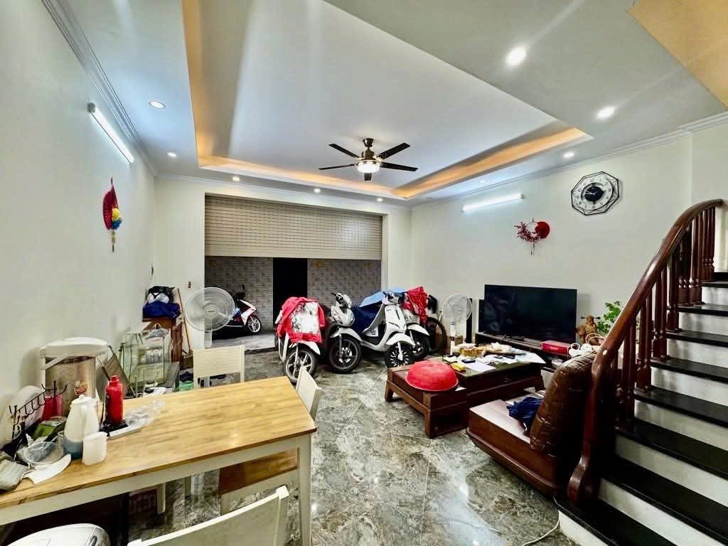 Bán Nhà! Hai Bà Trưng,10m Ra Oto,Ngõ To Rộng,DT: 39m2 x  5Tầng,MT: 5.2,Giá: 10.8 tỷ