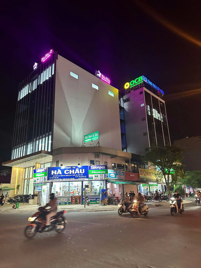 BDS HVL TÒA NHÀ VĂN PHÒNG ĐẸP ĐƯỜNG TẠ HIỆN