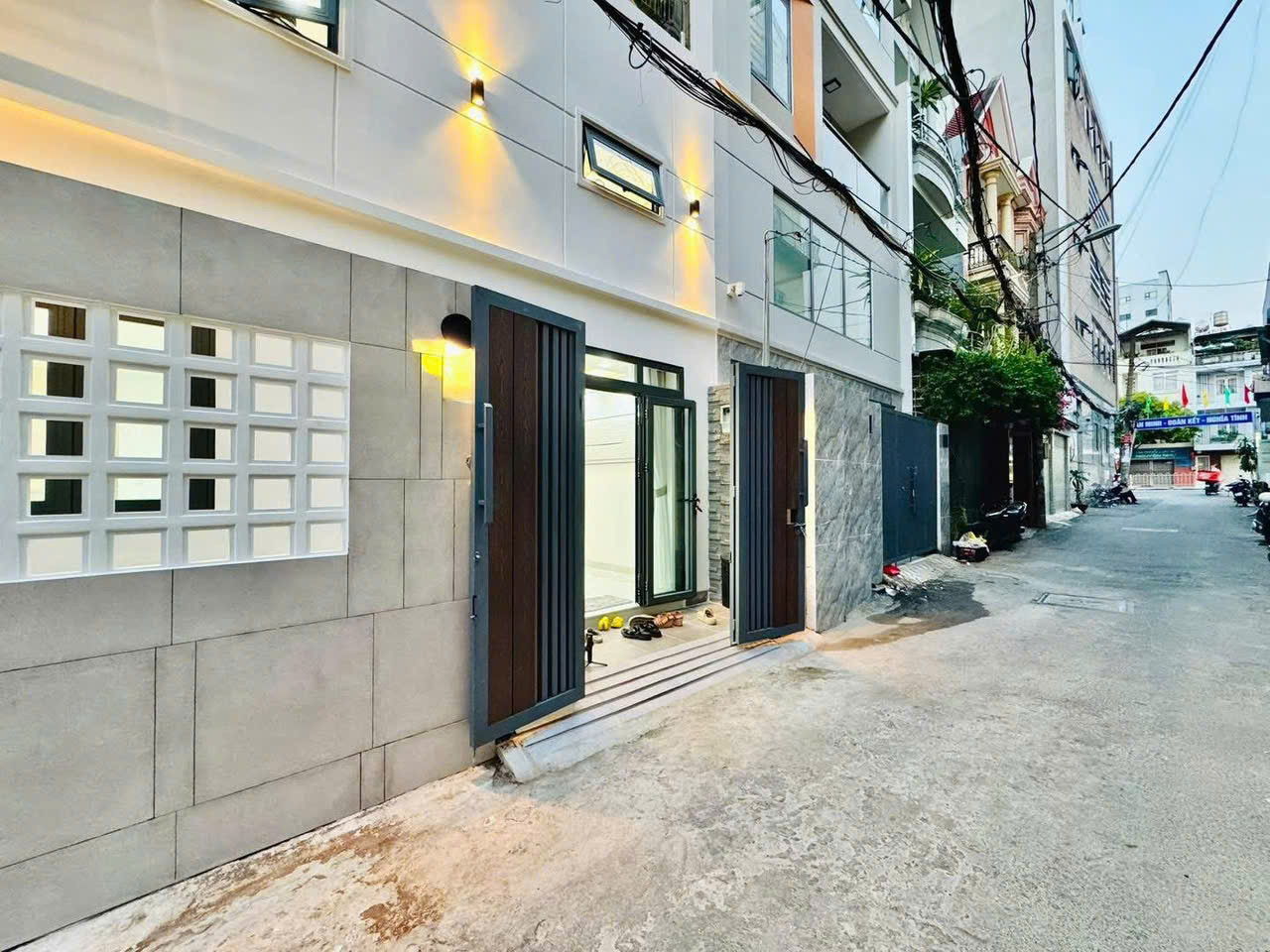 Bán gấp nhà Nguyễn Văn Thương, P.25, B.Thạnh. Giá: 3,8 tỷ. DT: 80.94m2. 3PN. 4 Tầng. Sổ Hồng Riêng.