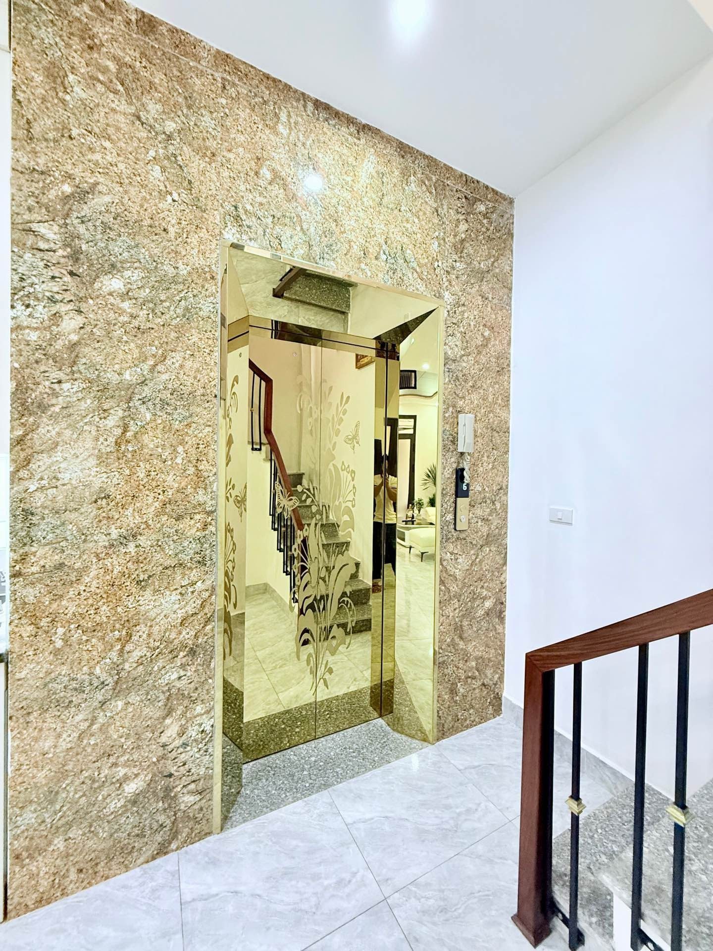 Bán nhà ngõ 192 Lê trọng Tấn -