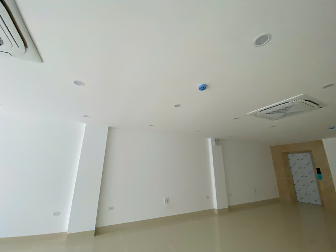 Bán Tòa Nhà Văn Phòng Mặt Phố Kinh Doanh Đông Đúc Dân Cư
