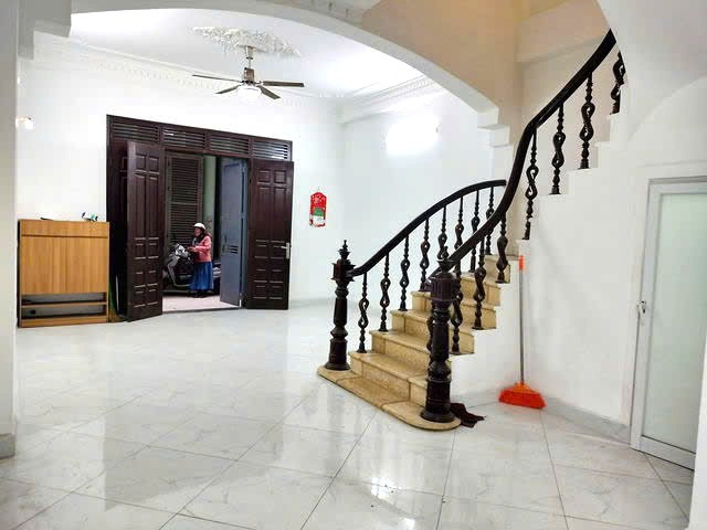 Cần tiền, bán nhanh nhà Nguyễn Xiển ngõ ô tô  vào nhà  DT : 50m, 4,5tầng chào : 12,8tỷ.